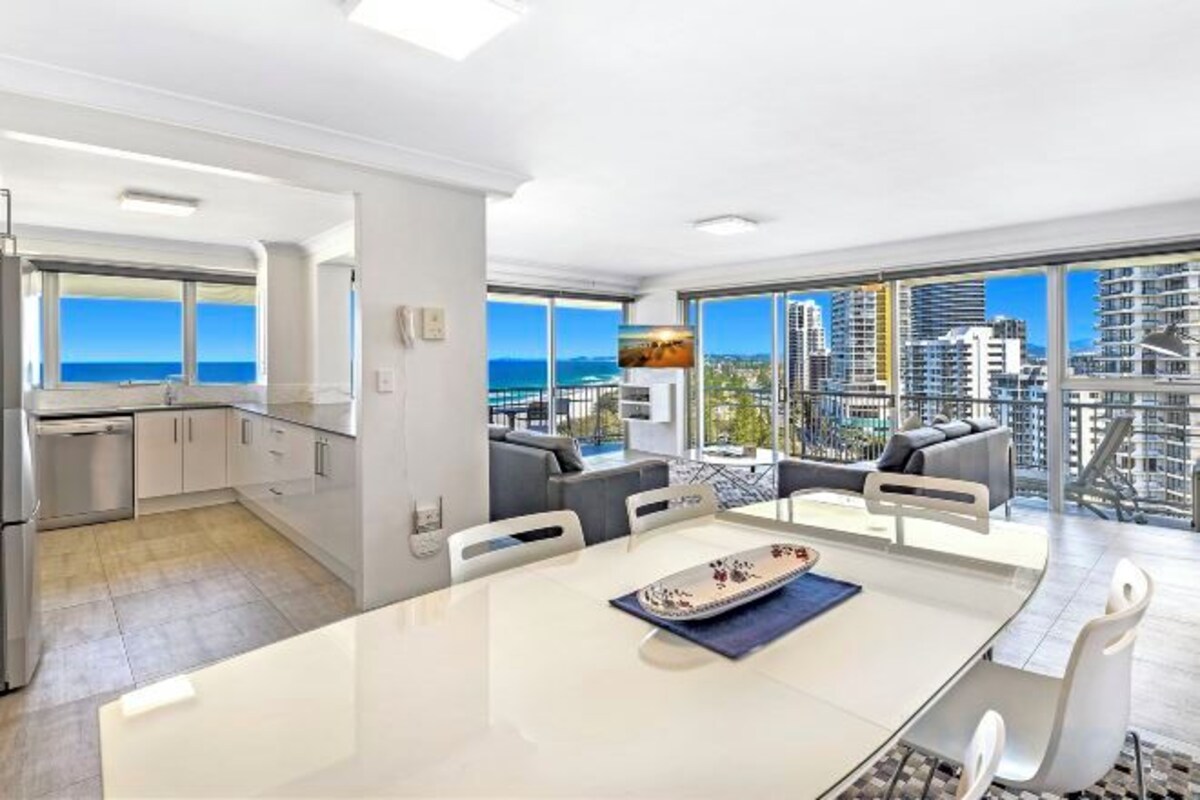 Two Bedroom Apartment with Superior Ocean View 