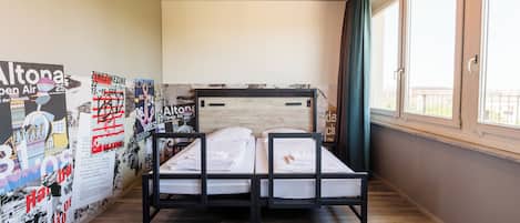 In-room safe, WiFi (free), bed sheets