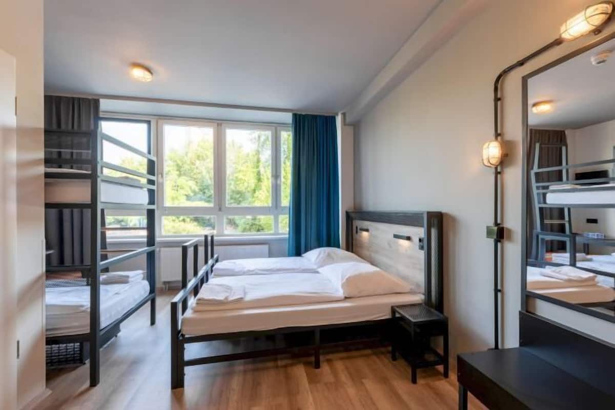 Coffres-forts dans les chambres, Wi-Fi gratuit, draps fournis