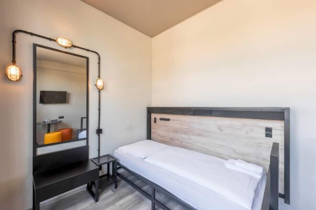 Coffres-forts dans les chambres, Wi-Fi gratuit, draps fournis