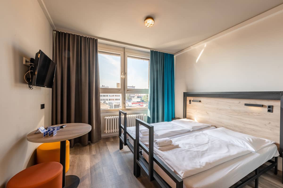 In-room safe, free WiFi, bed sheets