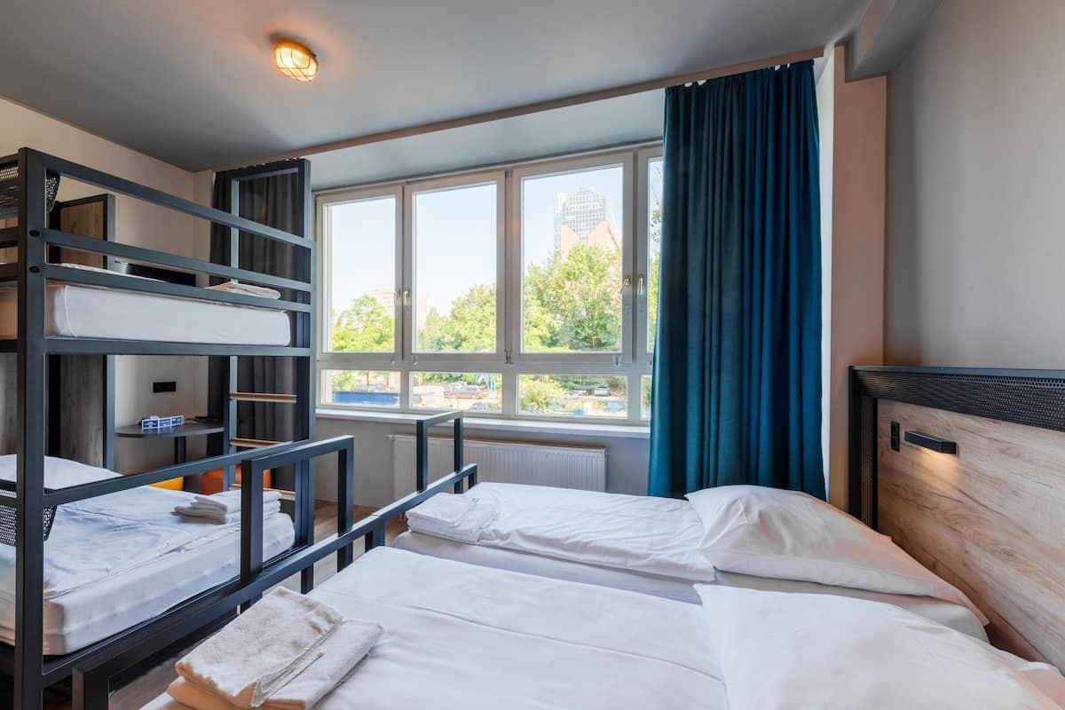 In-room safe, free WiFi, bed sheets