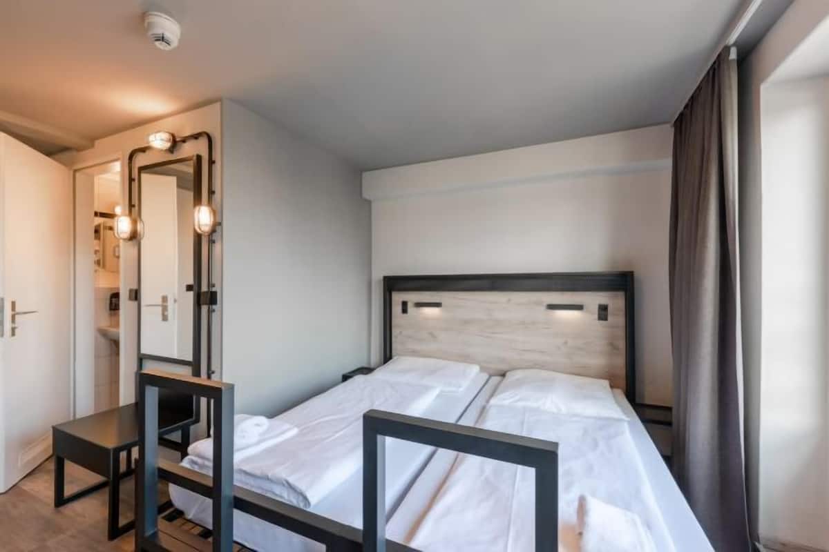 Coffres-forts dans les chambres, Wi-Fi gratuit, draps fournis