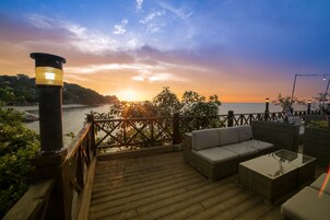 4 bares, 2 bares junto a la piscina, bar en la piscina