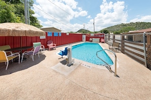 Seasonal outdoor pool, open 8:00 AM to 10:00 AM, pool umbrellas - Americas Best Value Inn The Legends Inn (Junction)