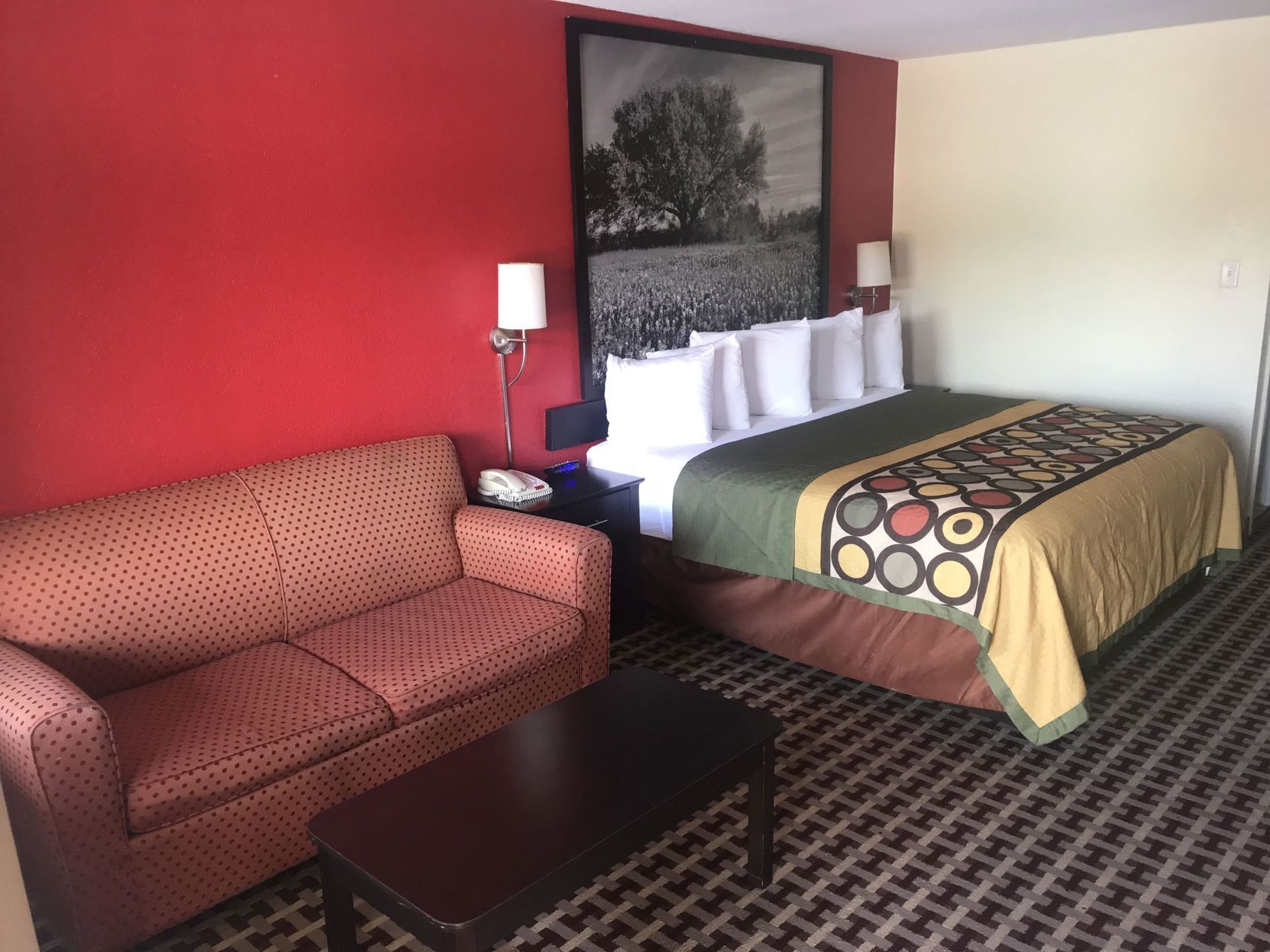 Individually furnished, desk, iron/ironing board, free WiFi