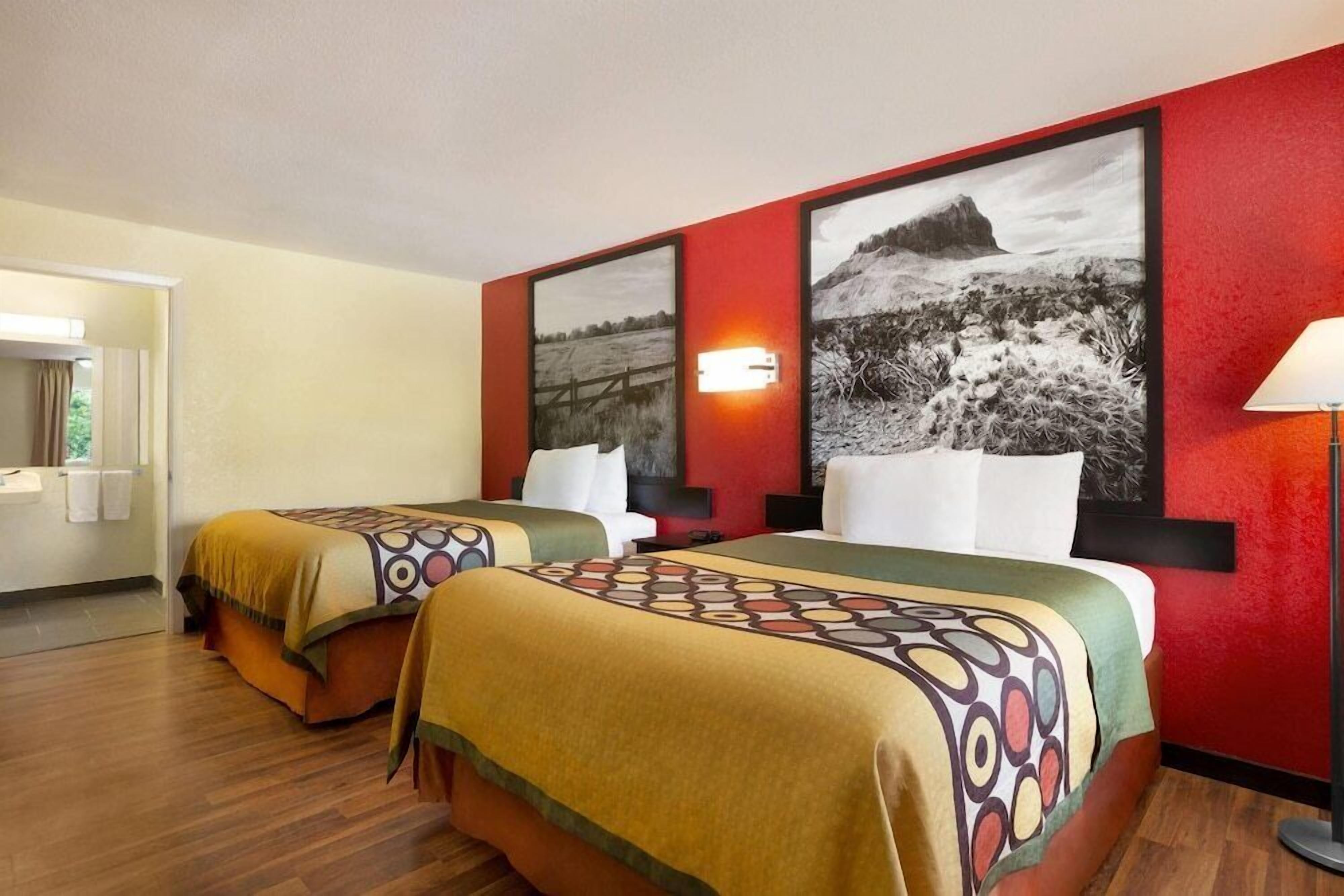 Individually furnished, desk, iron/ironing board, free WiFi
