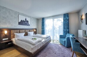 Habitación doble superior, 1 cama de matrimonio | Caja fuerte, escritorio, wifi gratis y ropa de cama