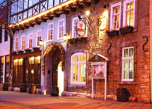 Fachada del alojamiento - Noche