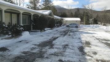 Vista frontal de la propiedad