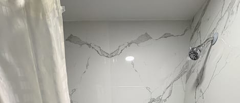 Standard Room, 1 King Bed, Non Smoking, Jetted Tub | Bathroom | Free toiletries, hair dryer, towels