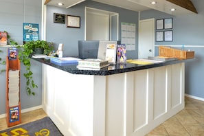 Reception - Americas Best Value Inn & Suites Branson - Near the Strip (Branson)