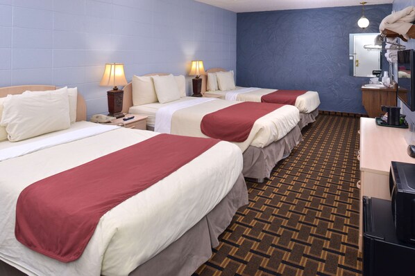 Room, Non Smoking (3 Double Beds) | Soundproofing, free WiFi, bed sheets - Americas Best Value Inn & Suites Branson - Near the Strip (Branson)