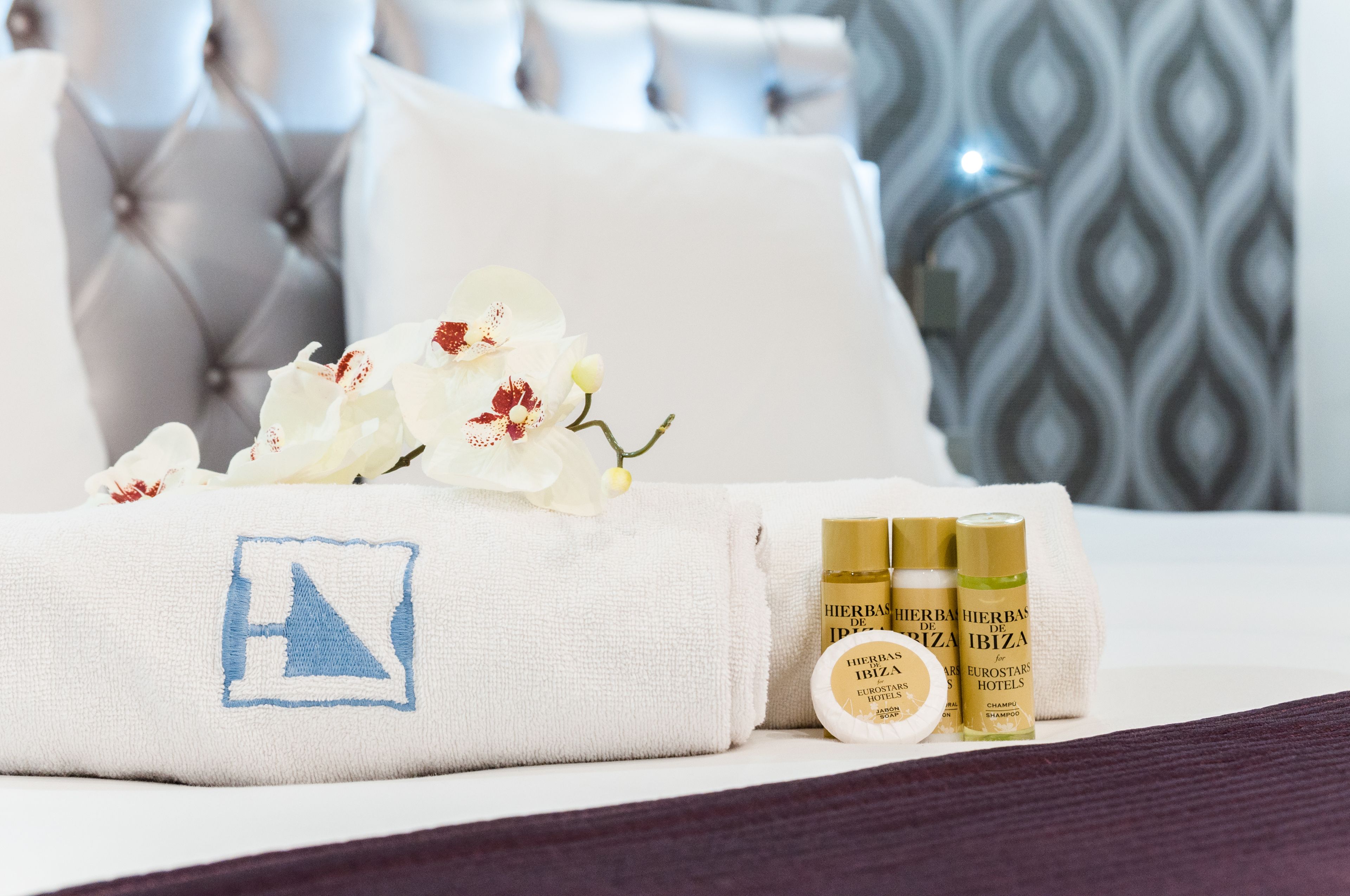 minibar, in-room safe, desk, free wifi