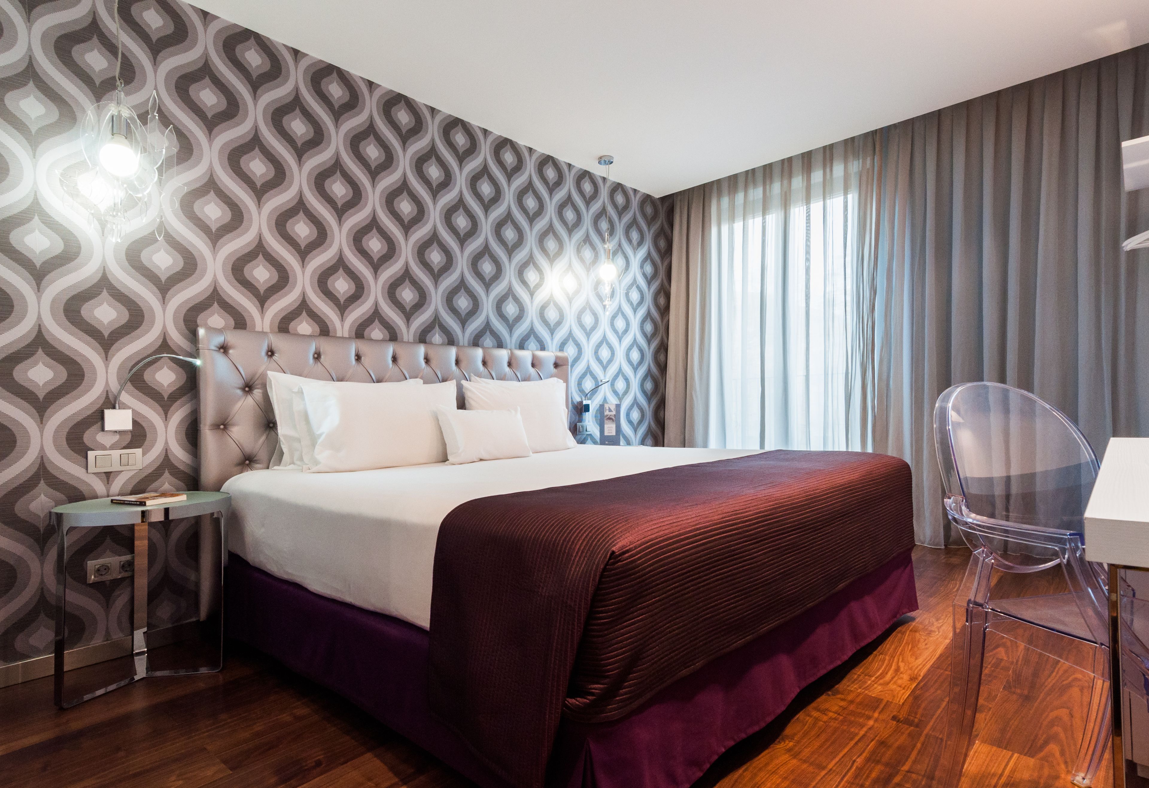 double room single use, 1 double or 2 single beds | minibar, in-room safe, desk, free wifi