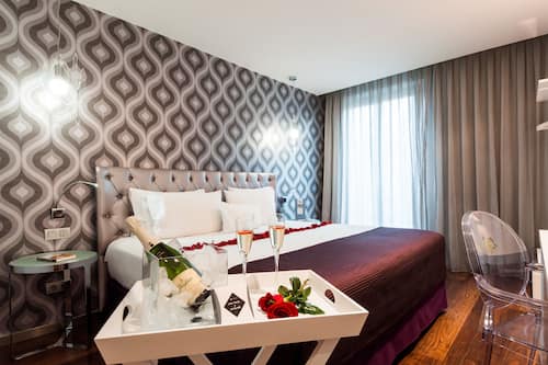 Minibar, värdeförvaringsskåp på rummet, skrivbord och gratis wi-fi