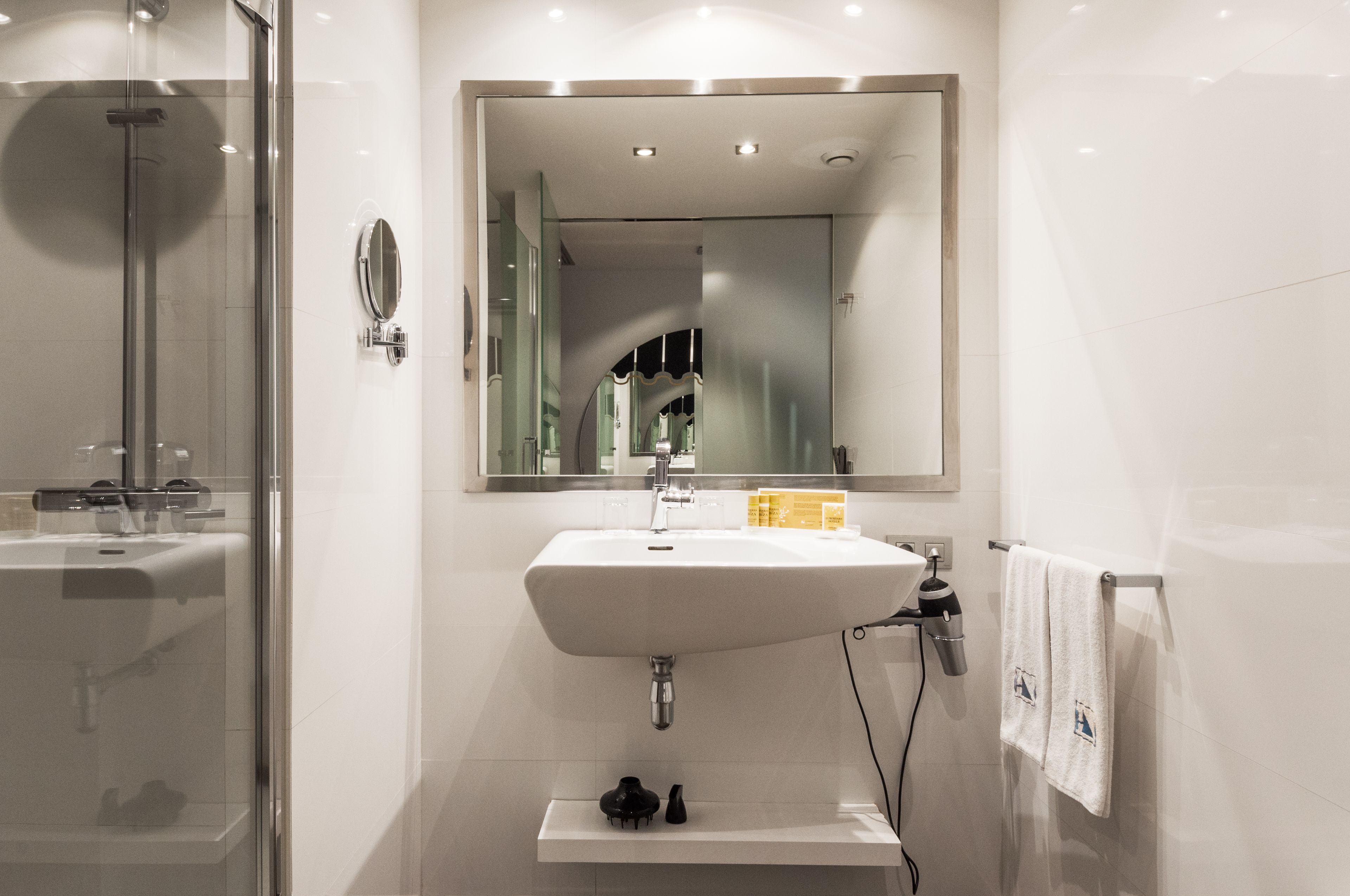 eco-friendly toiletries, hair dryer, towels