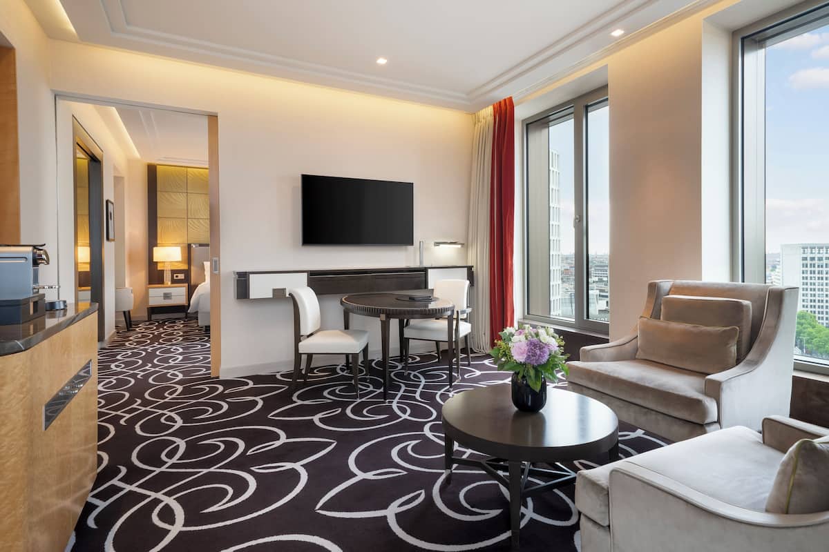 Suite, 2 Bedrooms, Corner
