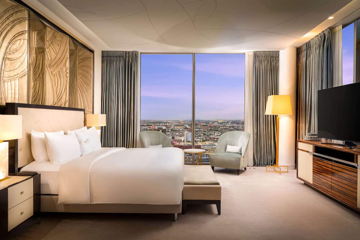 Suite Presidenziale, 1 letto king | Biancheria da letto di alta qualità, materassi a doppio strato, minibar
