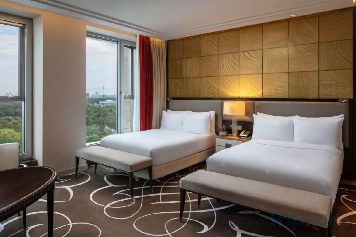 Ropa de cama de alta calidad, colchones con pillow-top y minibar 
