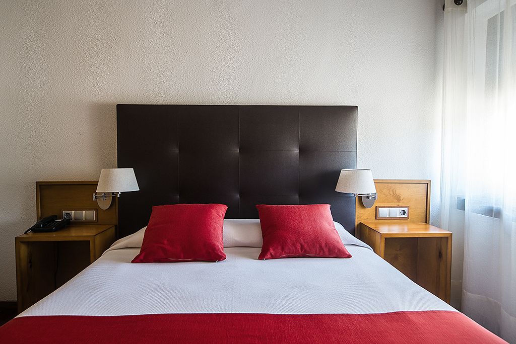 double or twin room | desk, free wifi, bed sheets