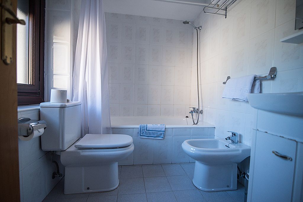 double or twin room | bathroom | free toiletries, hair dryer, towels