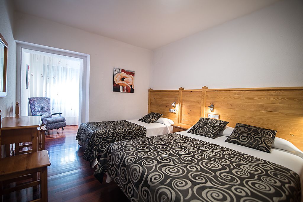 triple room | desk, free wifi, bed sheets