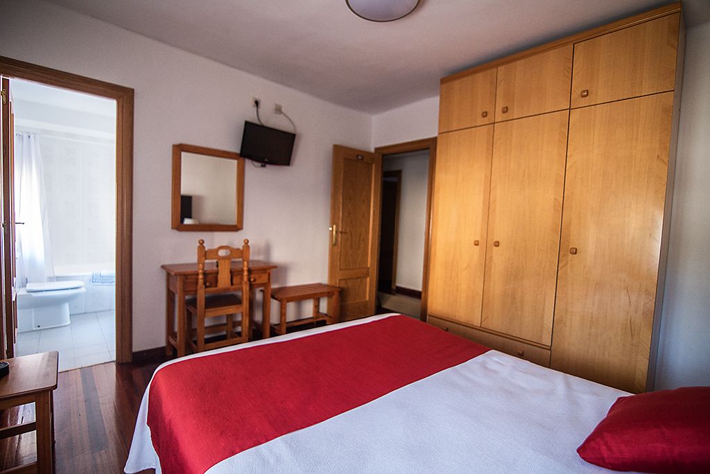 double or twin room | desk, free wifi, bed sheets