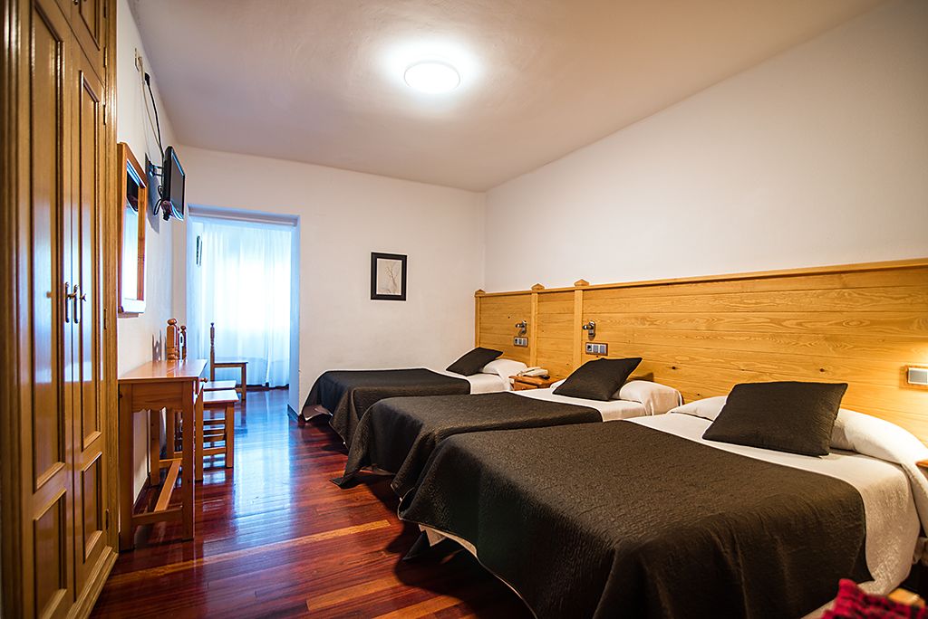 triple room | desk, free wifi, bed sheets