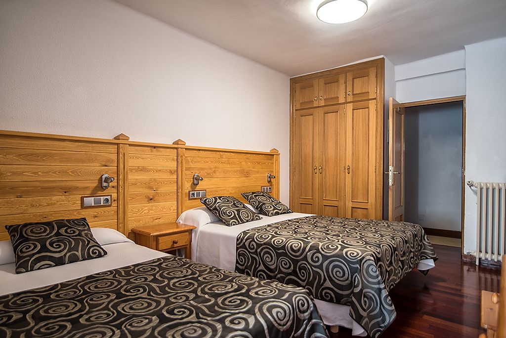 triple room | desk, free wifi, bed sheets