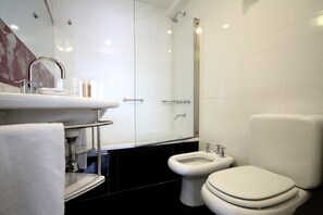 Ensemble douche/baignoire, baignoire à jets