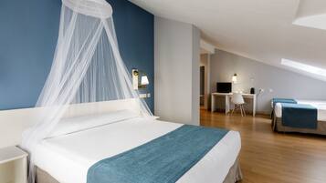 Desk, free WiFi, bed sheets