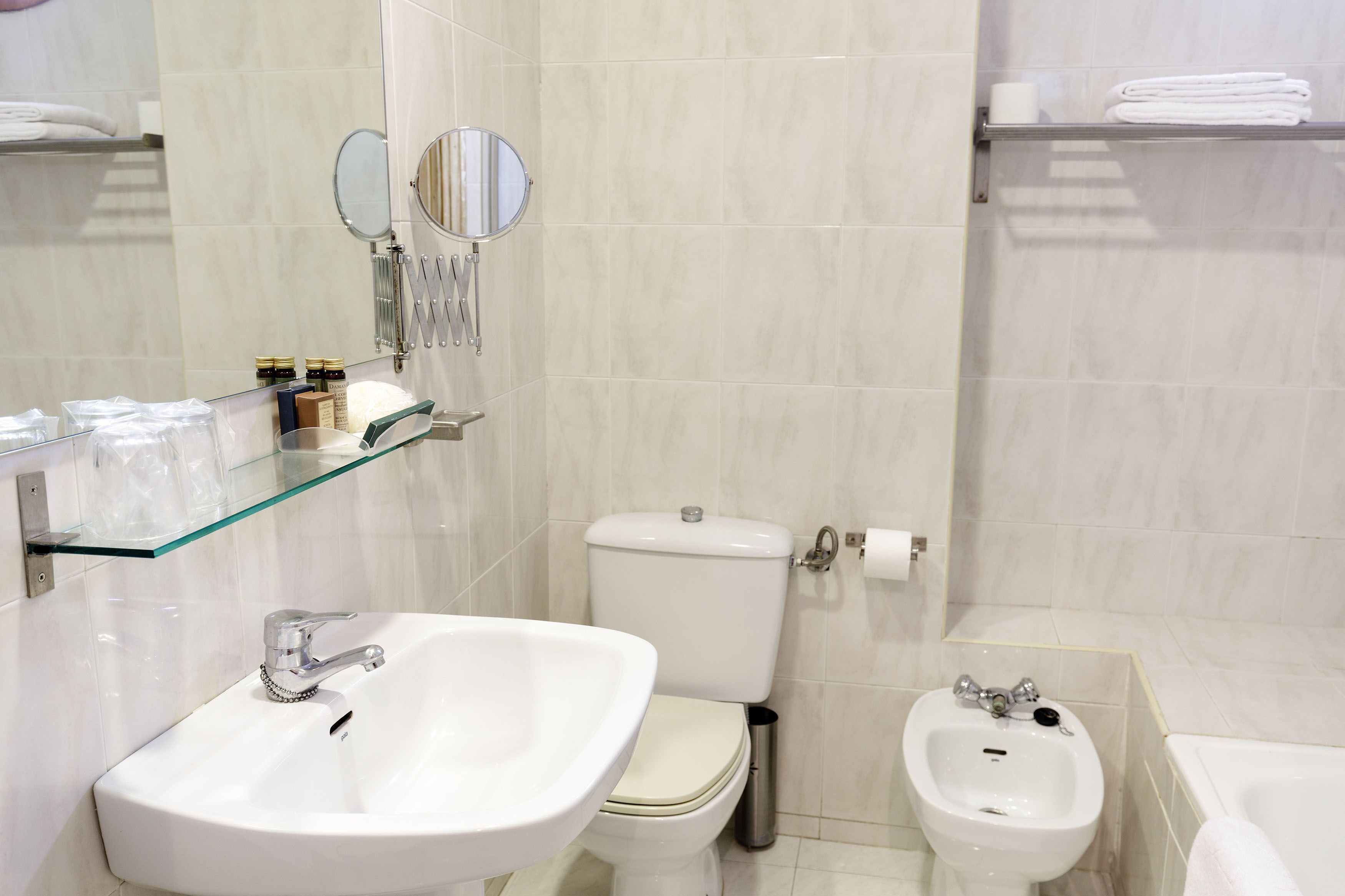 standard double room | bathroom | deep-soaking bathtub, free toiletries, hair dryer, towels