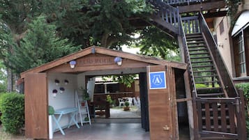 Casa de árbol | Escritorio, wifi gratis y ropa de cama