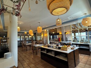 Daily buffet breakfast (EUR 15 per person) - Hotel Jakue (Puente La Reina)
