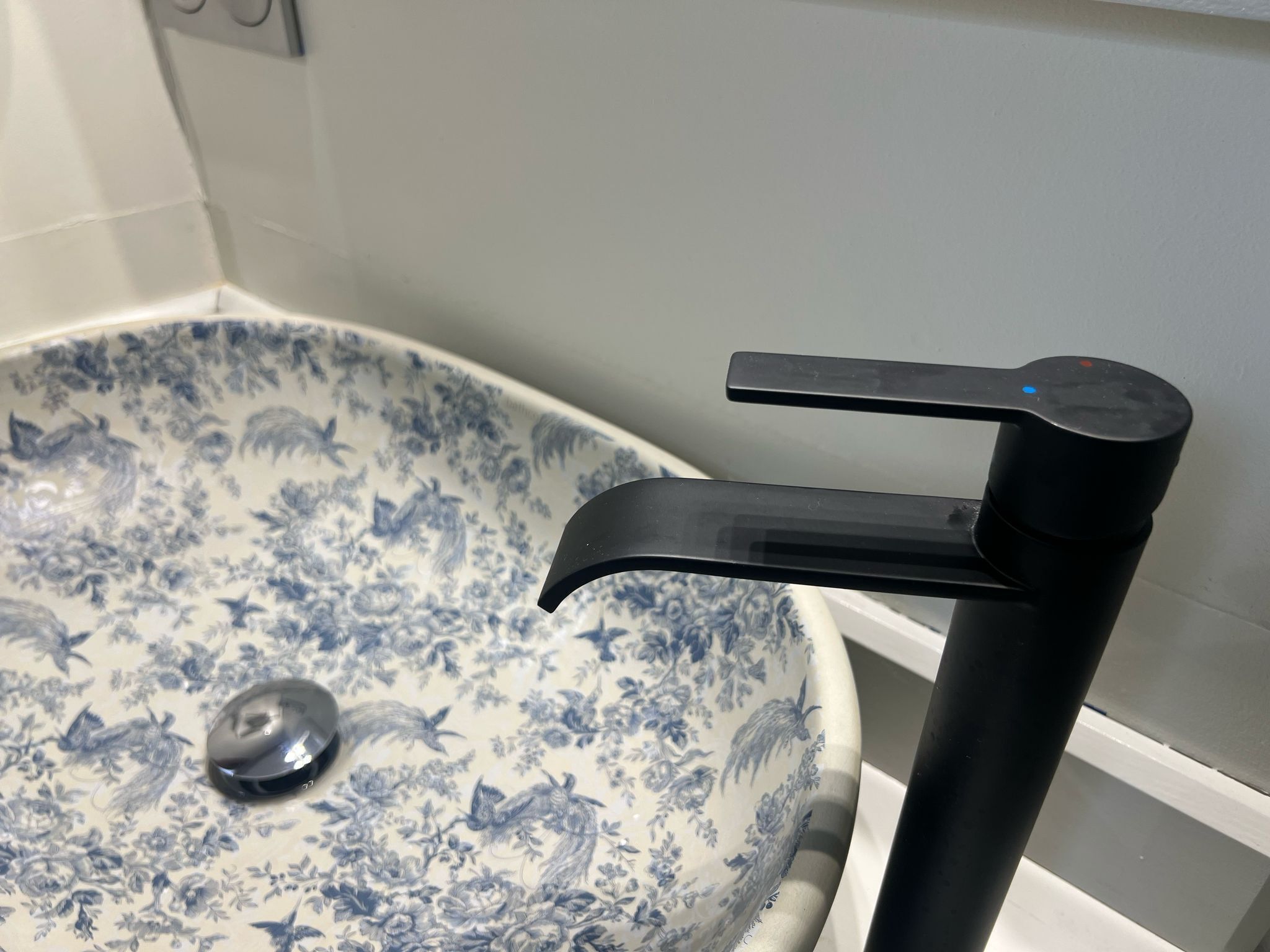 tree house | bathroom | deep-soaking bathtub, free toiletries, hair dryer, towels