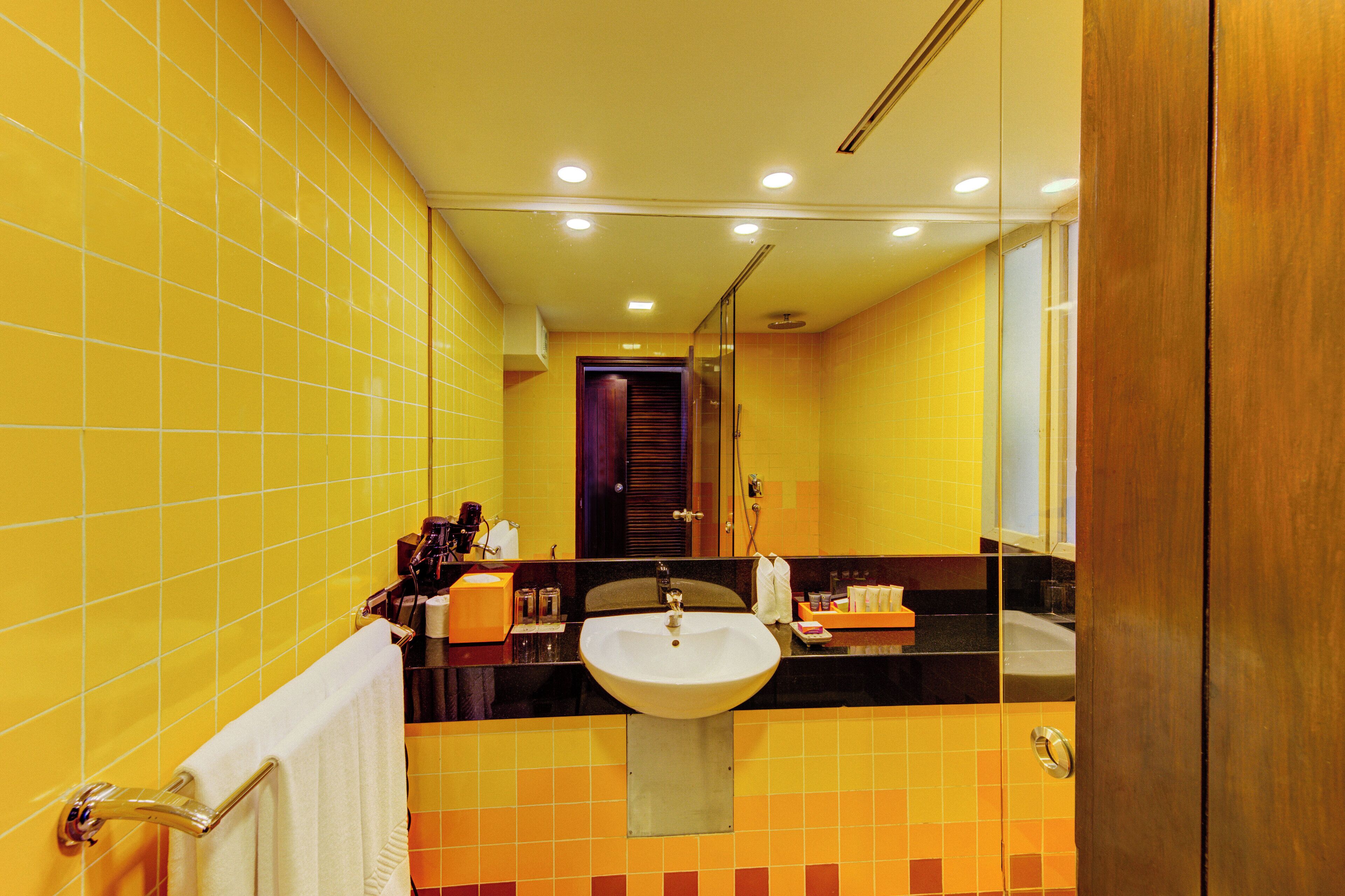 shower, free toiletries, hair dryer, bidet