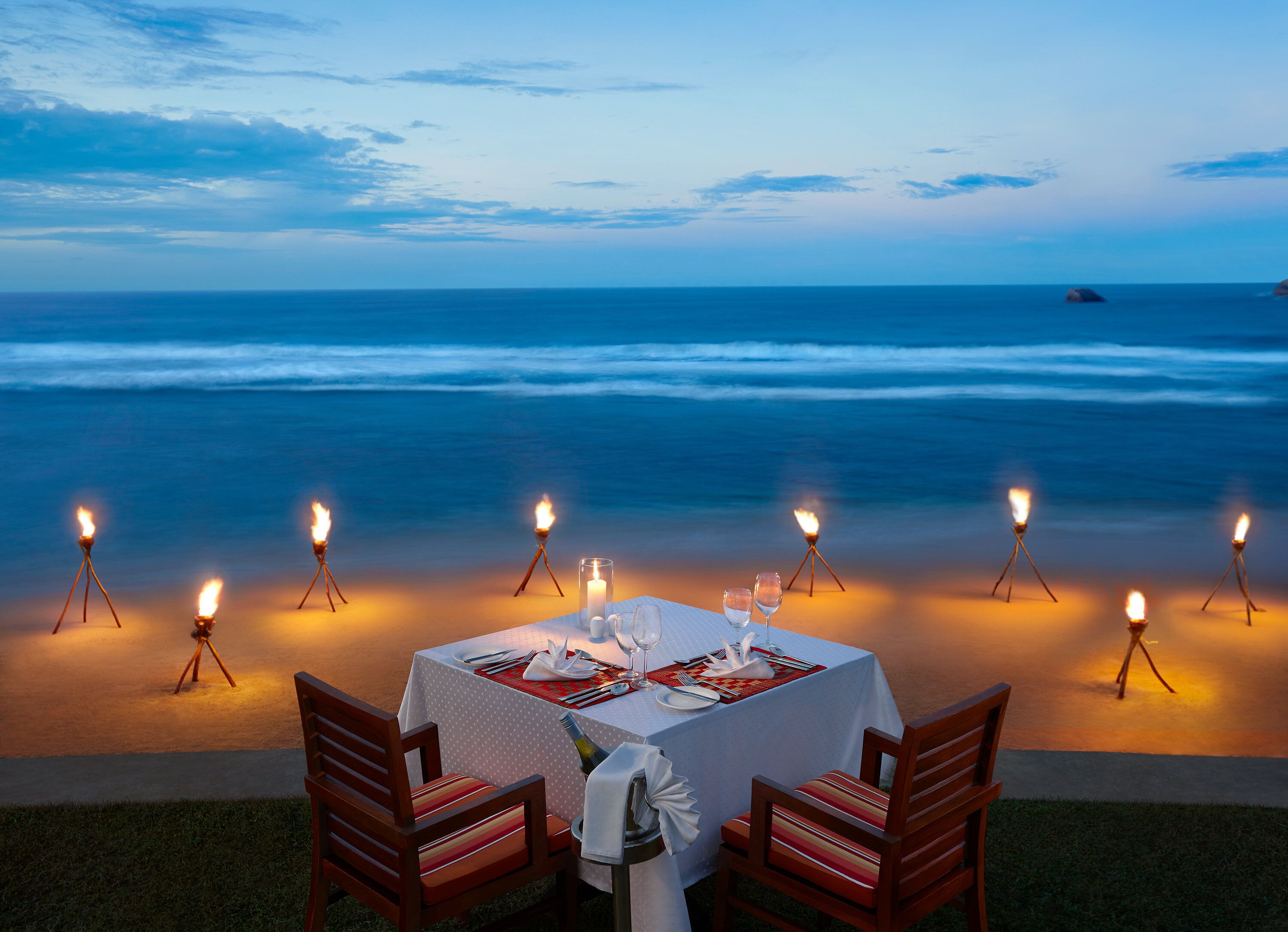 3 nhà hàng, phục vụ bữa trưa, bữa tối, hải sản 