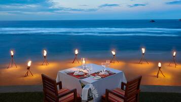 HĂ€r finns 3 restauranger som serverar lunch.