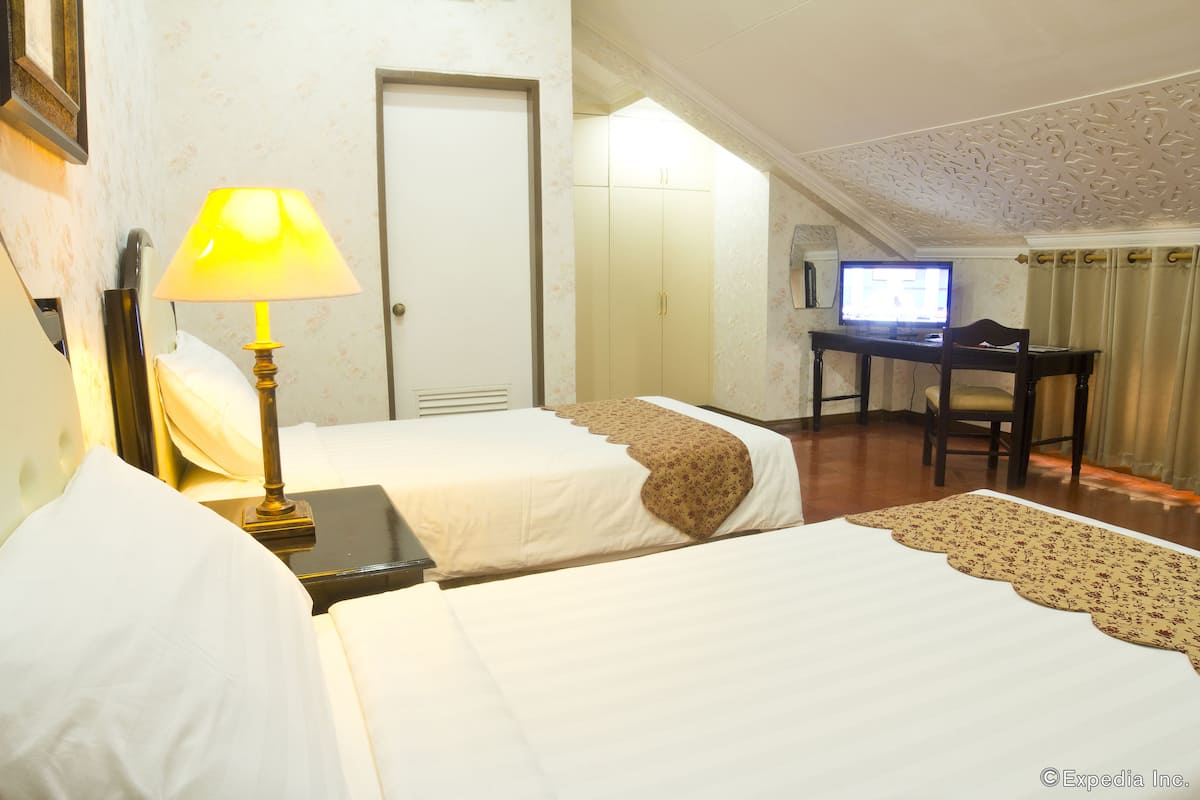 Executive Twin Room, 2 Twin Beds | In-room safe, desk, cribs/infant beds, rollaway beds