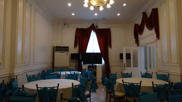 Sarapan ala kontinental setiap hari (PHP 220 per orang)