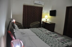 Minibar, desk, free WiFi, bed sheets