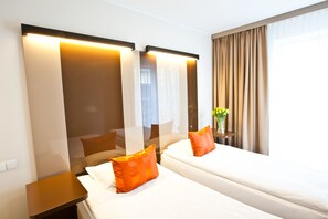 Standard Apartment, 1 Bedroom | Seterika/papan seterika, katil bayi/kot (percuma)