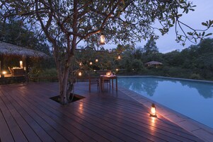 2 szabadtéri medence