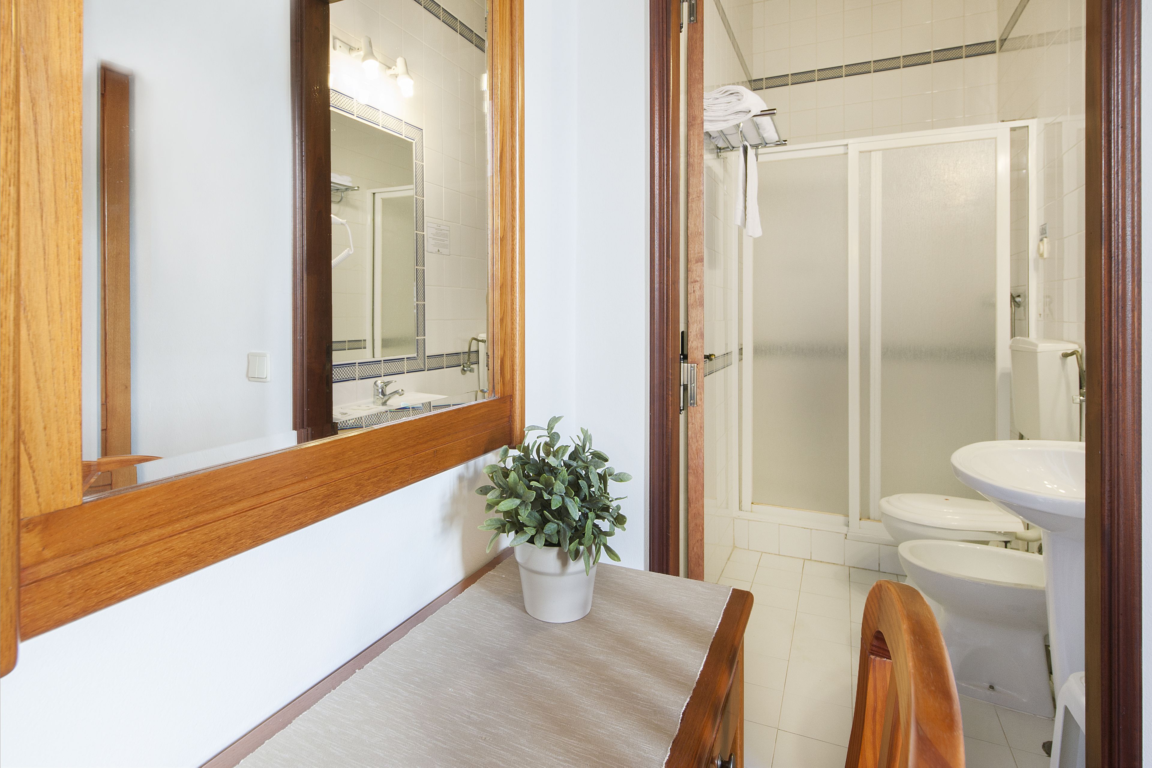 double or twin room (castle view) | bathroom | hair dryer, towels