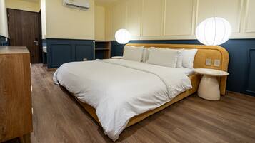 1 多间卧室、客房内保险箱、特色装修、办公桌