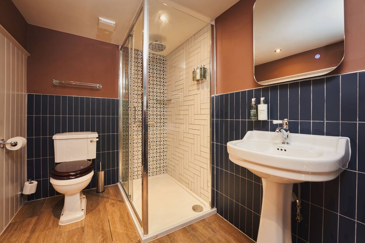 1 bedroom, hypo-allergenic bedding, individually decorated