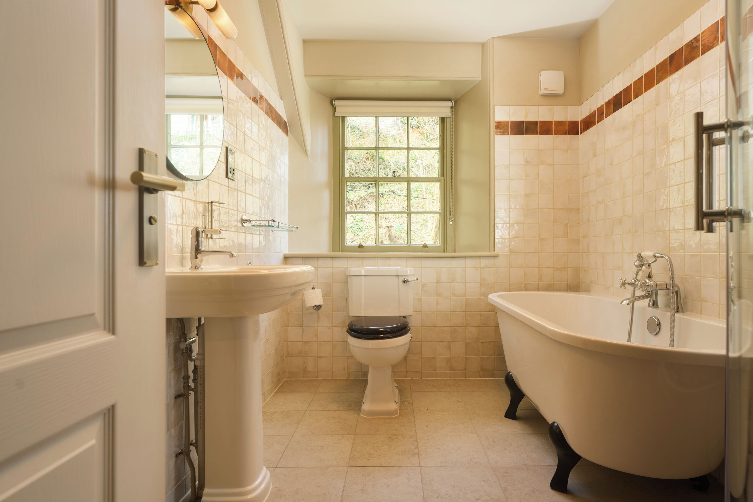 Standard Double Room | Bathroom | Free toiletries, hair dryer, towels