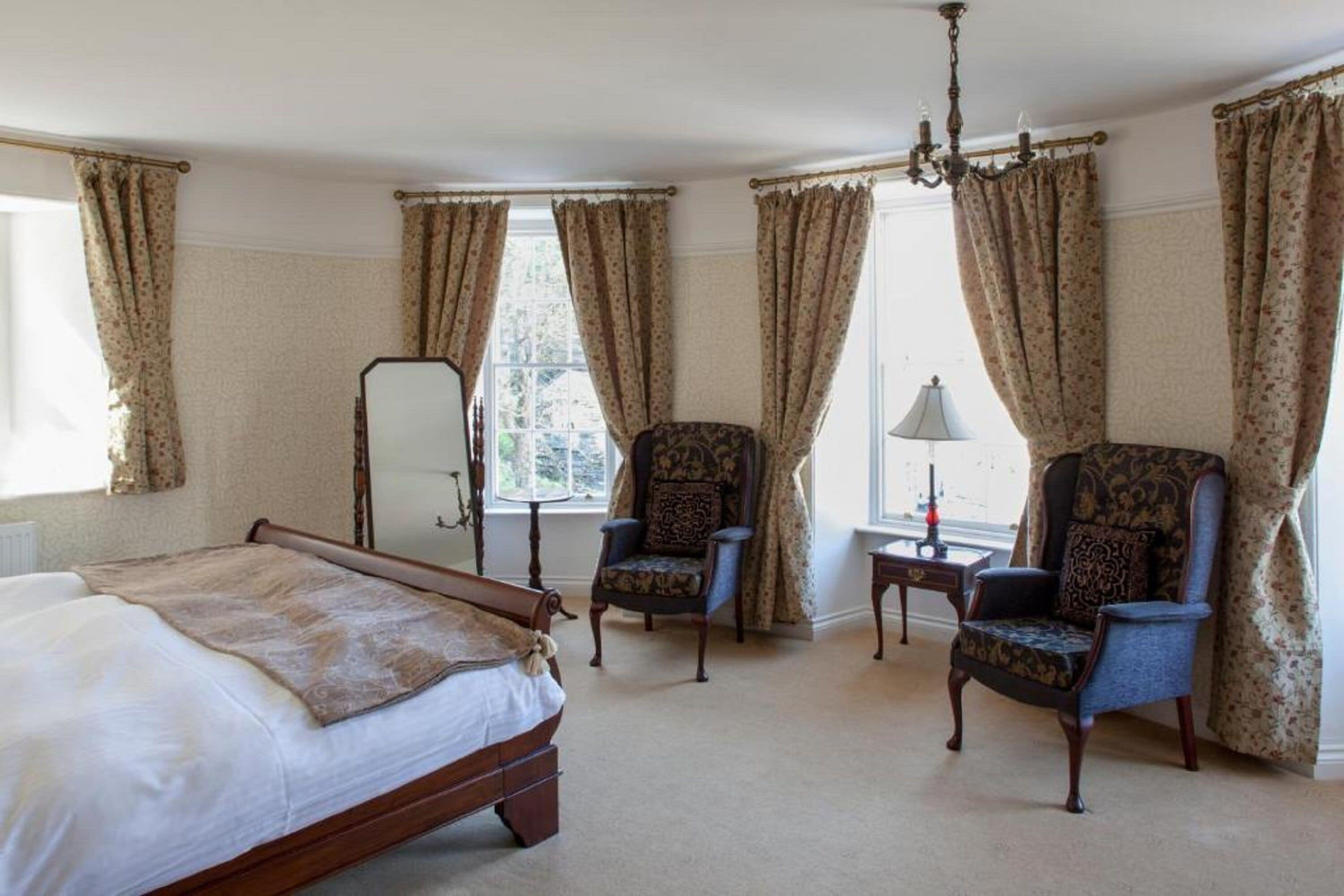 superior room (turret) | 1 bedroom, hypo-allergenic bedding, individually decorated