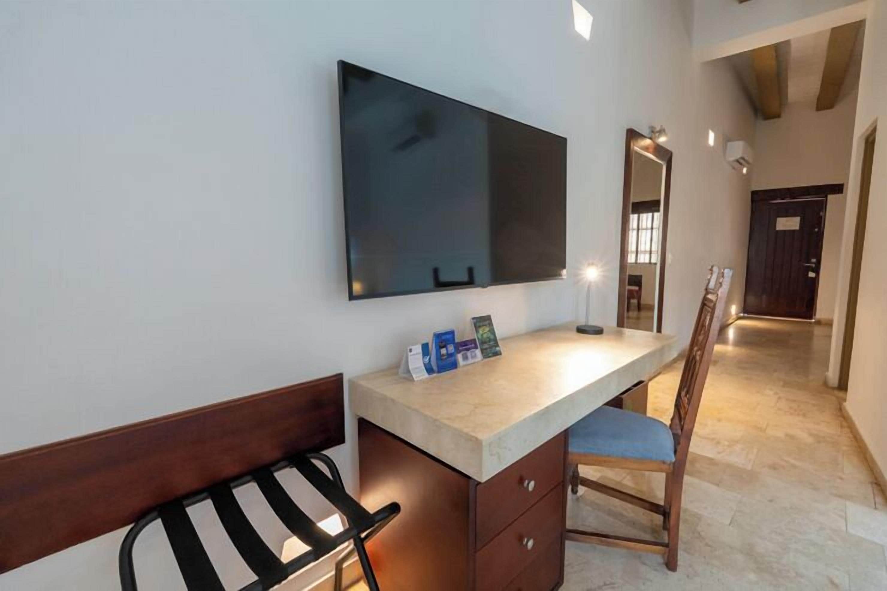 superior king | 1 bedroom, premium bedding, down duvets, minibar